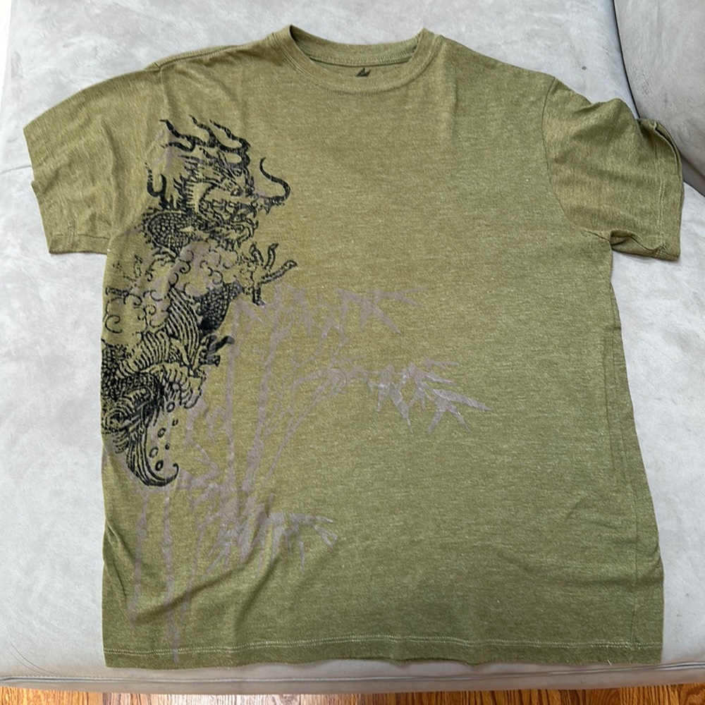 Urban Pipeline graphic tee size medium